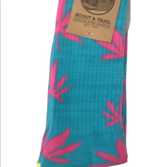New Scout & Trail Weed Tie Dye Crew Socks Blue/ Pink/Yellow O/S - Picture 3 of 6